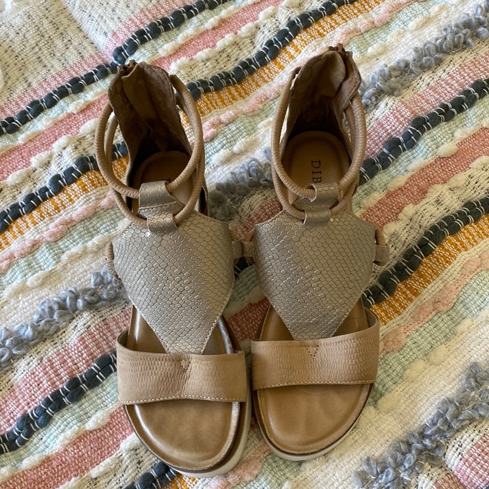 Divan True Sandal